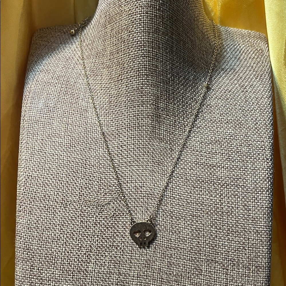 Free 🆓 With purchase 🎁 Necklace
